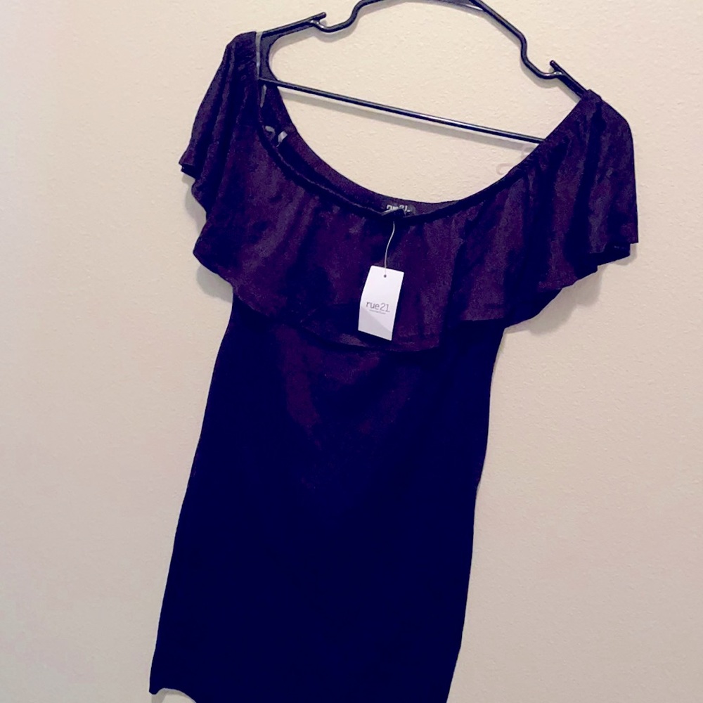 Dress sleeves on shoulder